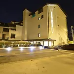 Meridian فندق