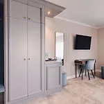 فندق Meridian 4*