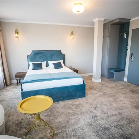 Meridian 4*